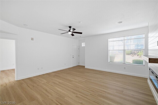 Building Photo - 5855 Valley Dr