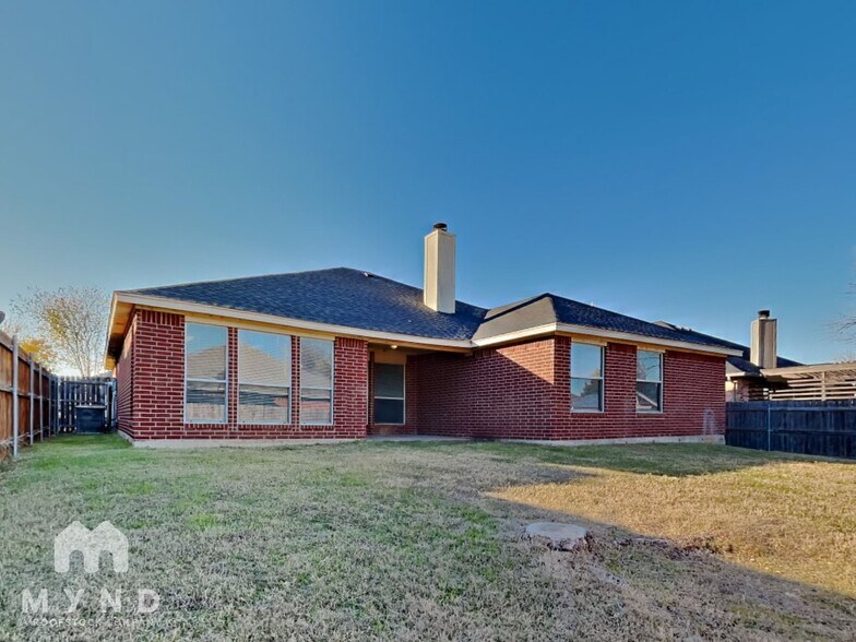 Building Photo - 105 Adams Dr