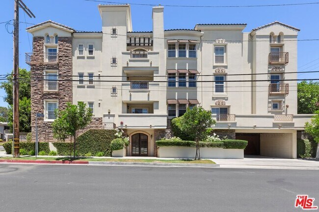 Primary Photo - 4202 Whitsett Ave