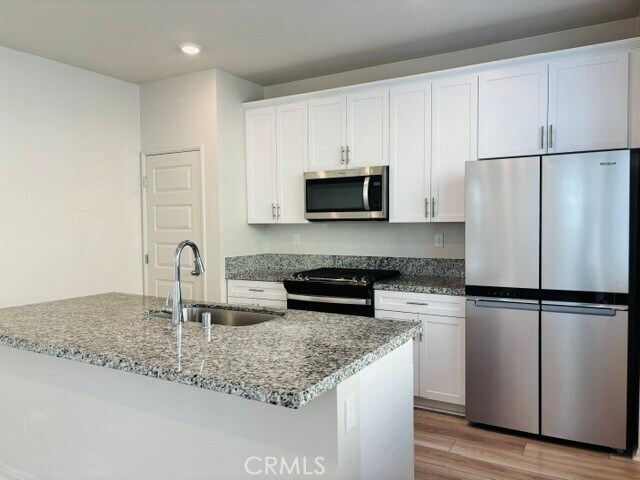 Building Photo - 40472 Melrose Dr