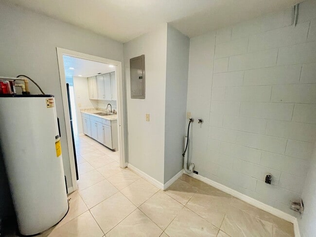 Building Photo - Charming 3 Bedroom, 2 Bathroom Home in Orlando! Only 20 Minutes from Disney World!! Ready For mov...