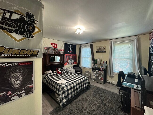 Building Photo - Clifton 6 Bedroom House Available