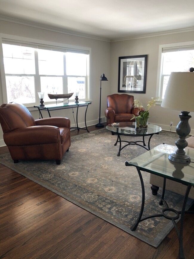 Building Photo - 615 Rice St E