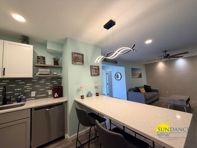 Building Photo - 4000 Gulf Terrace Dr