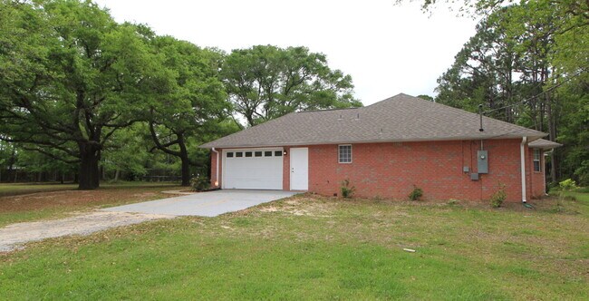 Building Photo - Stunning West Pensacola Home on Nearly an ...