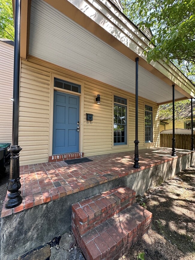 Building Photo - 1994 Peabody Ave