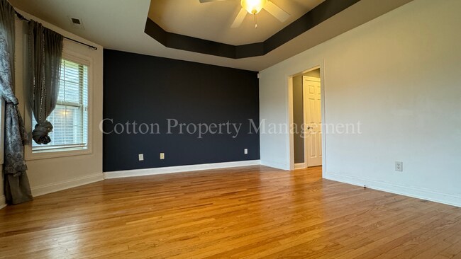 Building Photo - 4BR/3BA Well appointed home in the gated c...