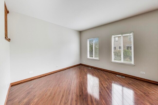 Building Photo - 2710 Glenwood Ct