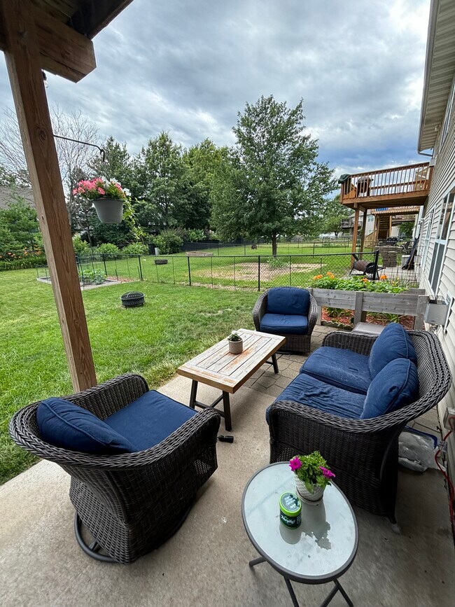 Building Photo - 1552 Deerfield Dr