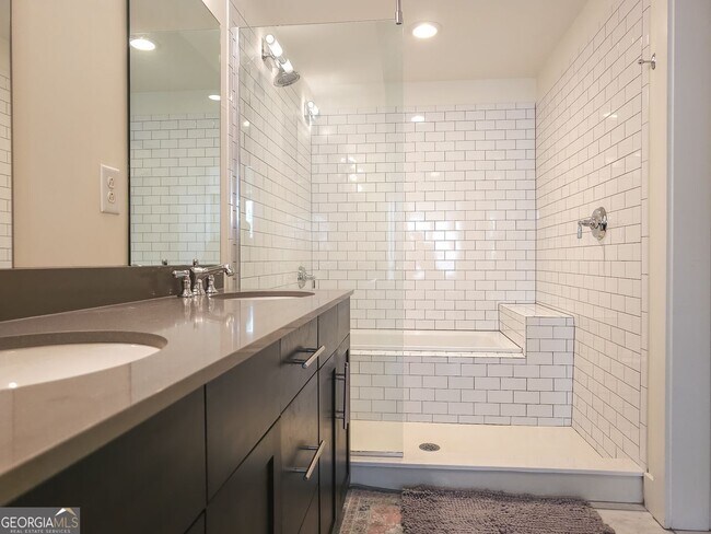 Building Photo - 1100 Howell Mill Rd NW