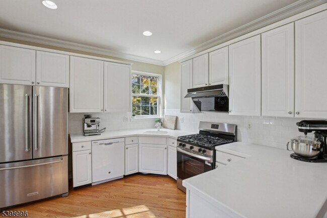 Building Photo - 12 Hansom Rd