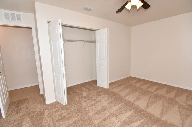 Building Photo - Charming 3/1 House