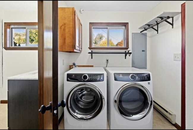 Building Photo - 2929 Newman St