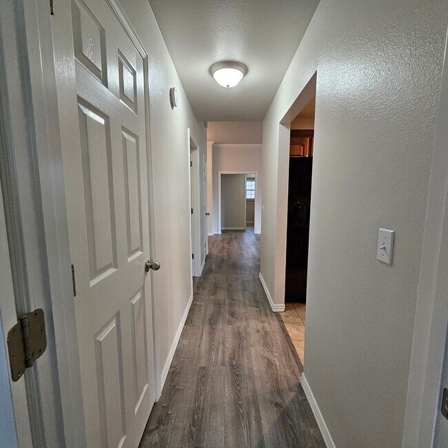 Building Photo - 550 McKissic Spring Rd