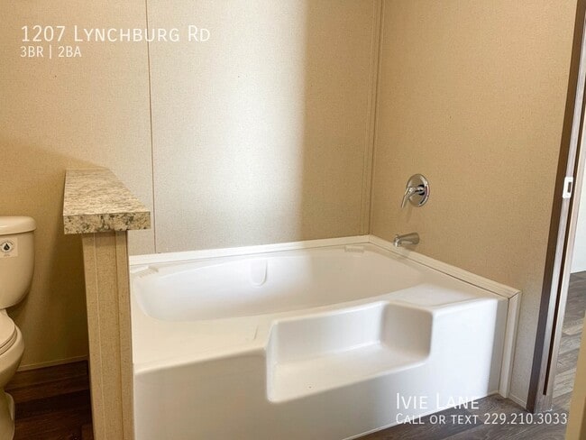 Building Photo - 1207 Lynchburg Rd