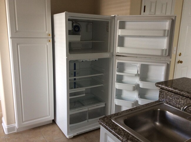 Building Photo - 500 Sea Knight Ln