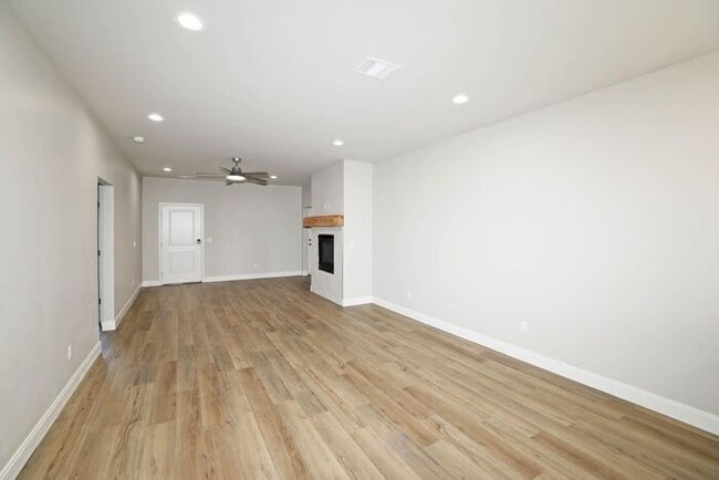 Building Photo - 4707 Carmel Ave