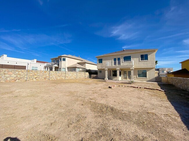 Building Photo - East El Paso 5Bed/3Bath Refrig A/C!