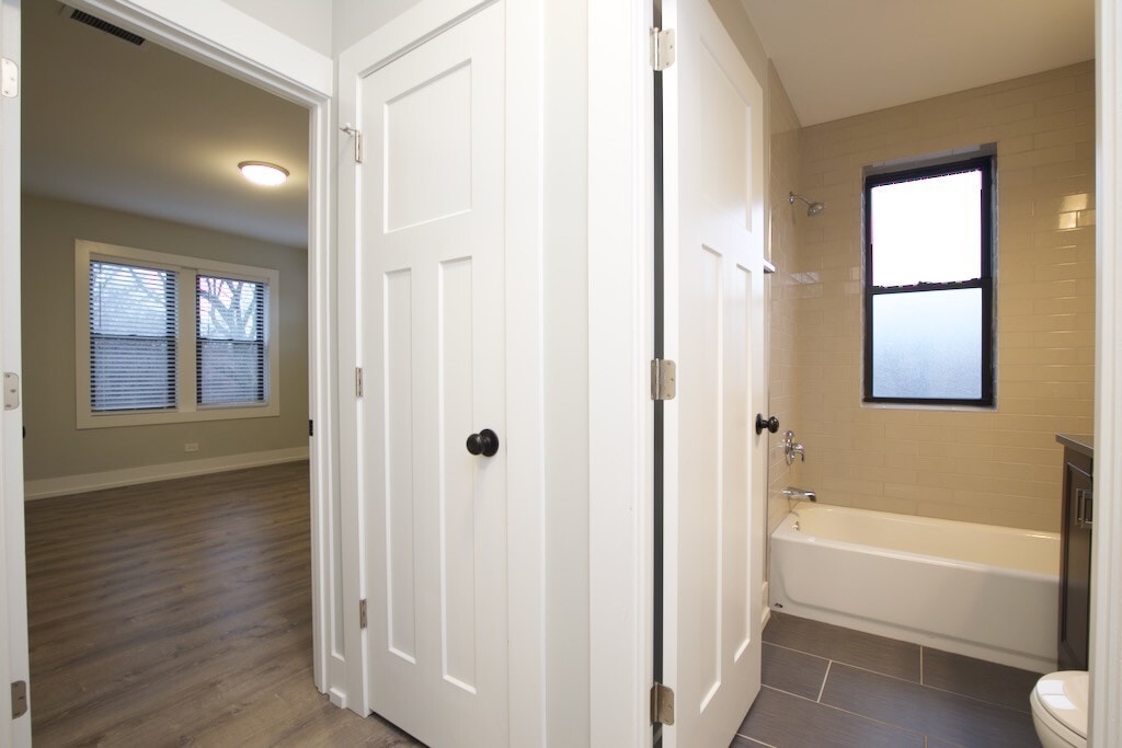 Building Photo - 1133 Maple Ave