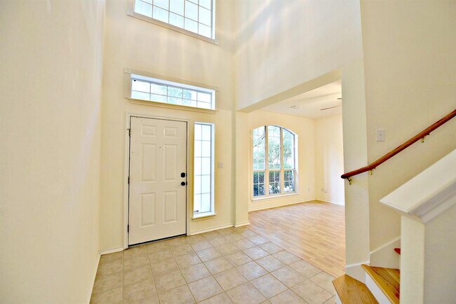 Building Photo - 4220 N Summercrest Loop