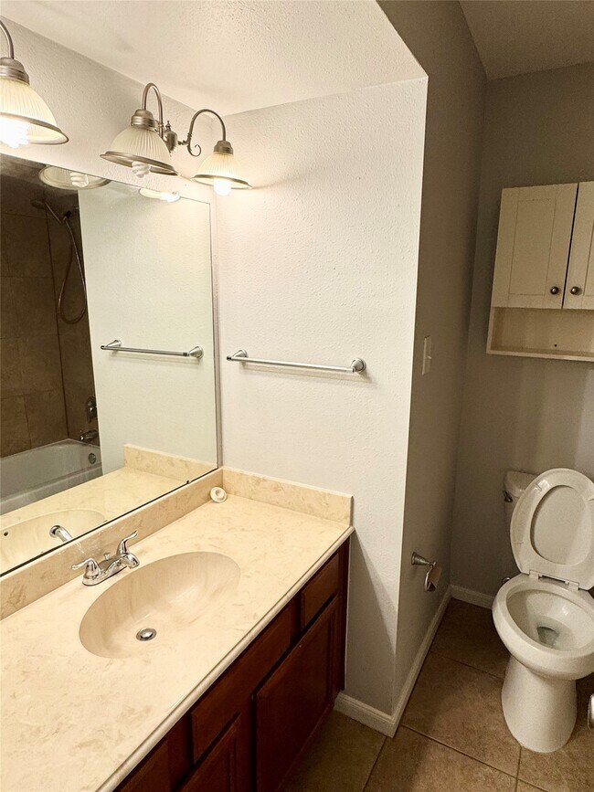 Building Photo - 700 Thicket Ln