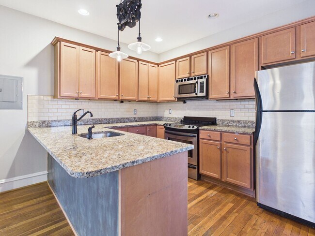 Building Photo - 2710 Stuart Ave