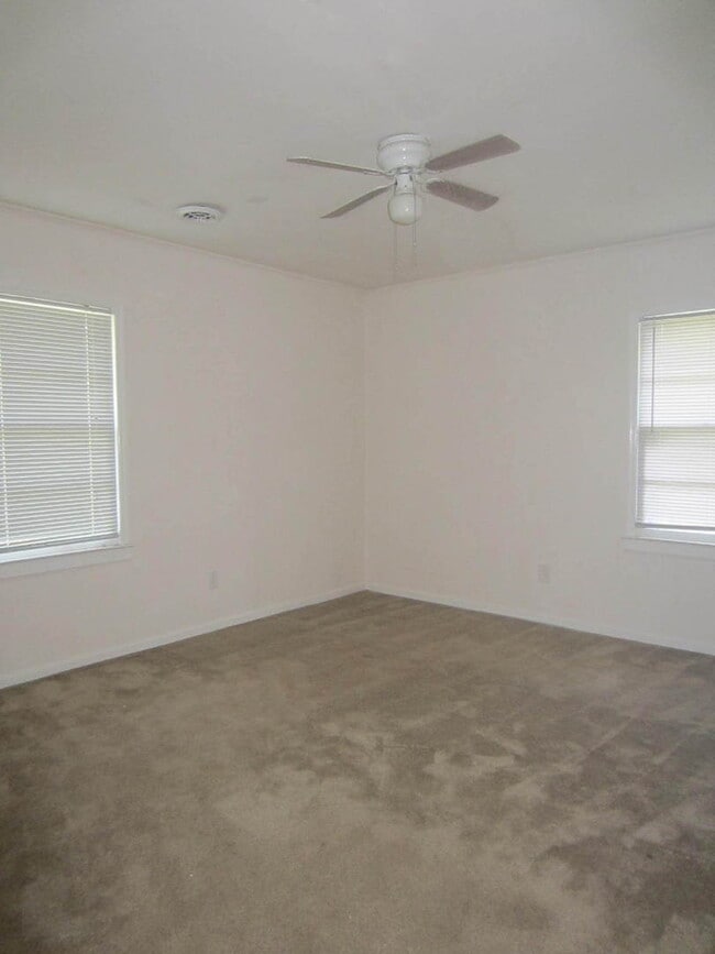 Building Photo - Hidden Enclave of Ranch Style Homes