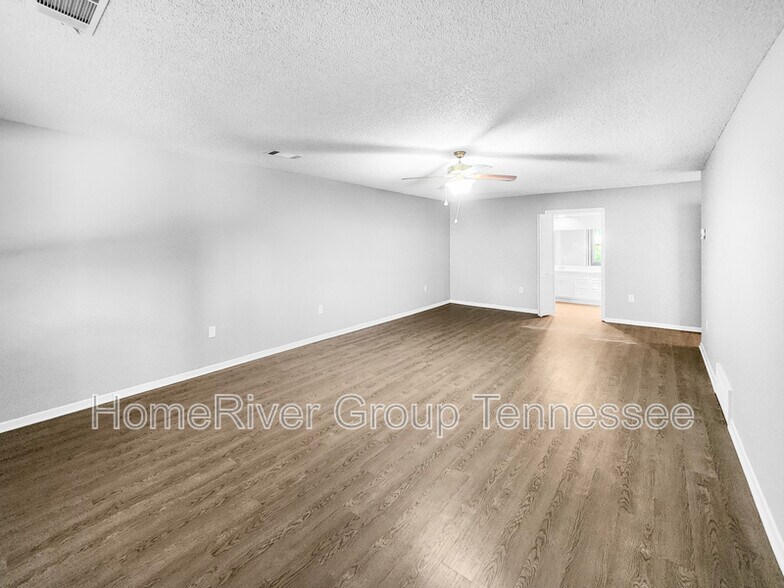 Building Photo - 8701 Lathbury Pl N