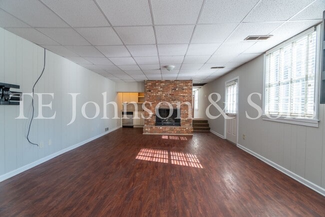 Building Photo - Spacious 5 Bedroom Home in the Heart of Sherwood Forest