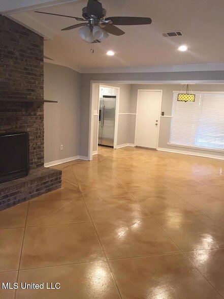 Building Photo - 102 Long Meadow Ct