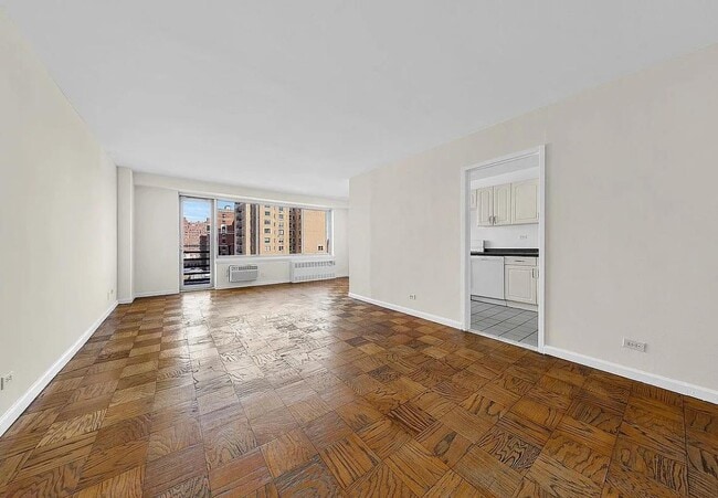 Building Photo - 400 Central Prk W
