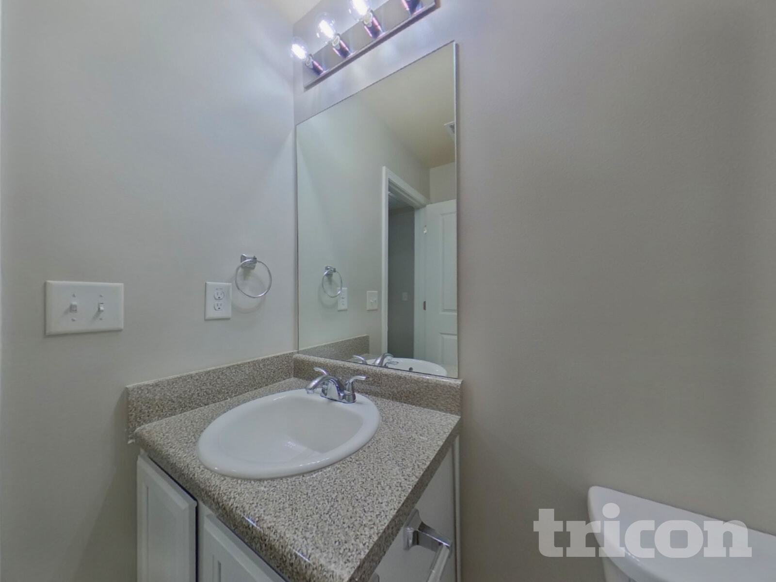 Building Photo - 3303 Lowland Dr