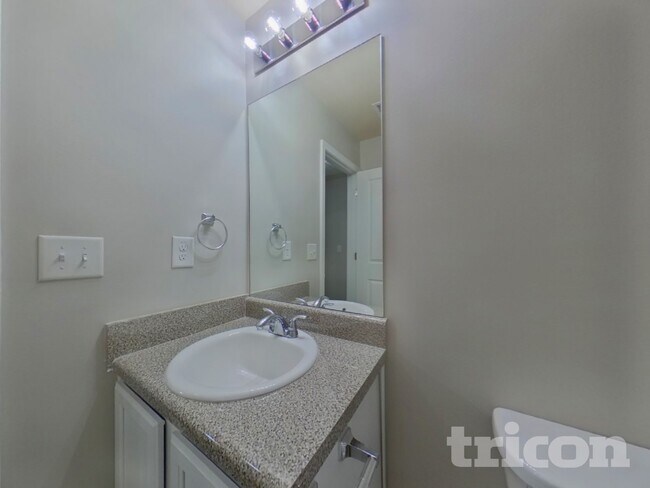 Building Photo - 3303 Lowland Dr