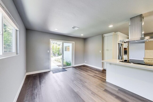 Building Photo - 4401 Castanos St