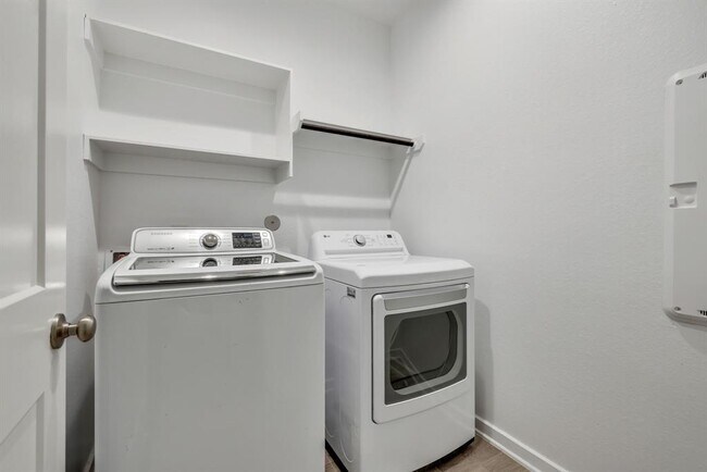 Building Photo - 7011 Winterberry Gln Ln