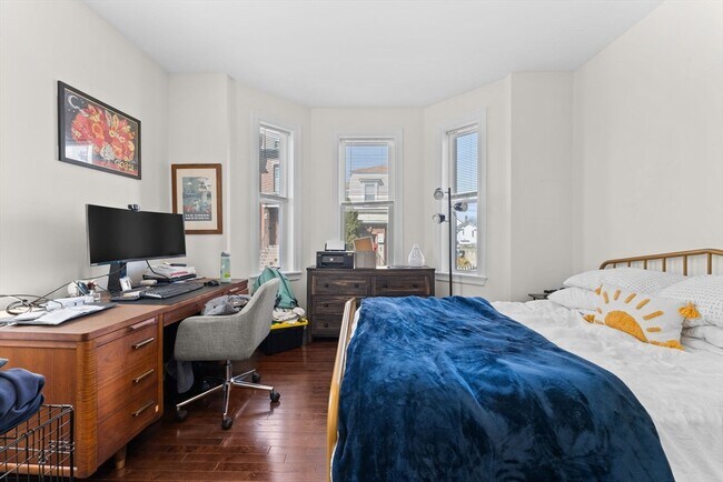 Building Photo - 6 W Cottage St