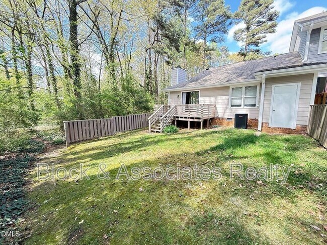 Building Photo - 6400 Meadow View Dr