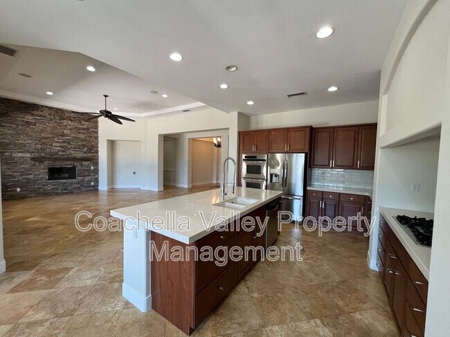 Building Photo - 135 Tesori Dr