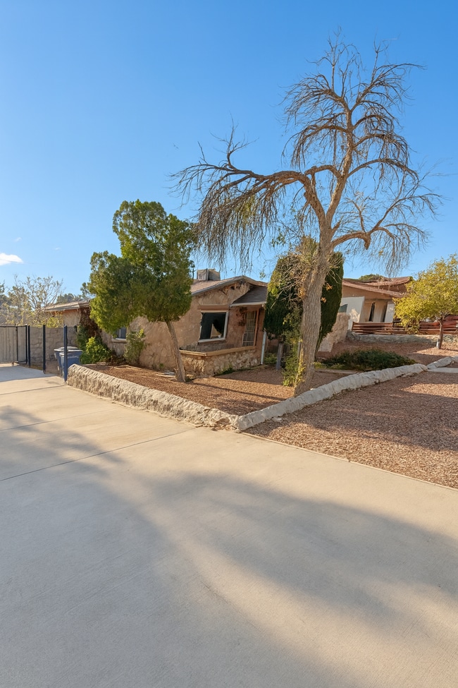 Building Photo - 211 N Campbell St