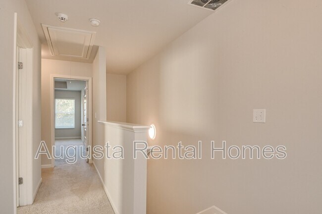 Building Photo - 301 Claudia Dr