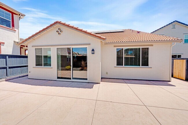 Building Photo - 2024-Built Sacramento Home with Modern Finishes & Private Backyard!