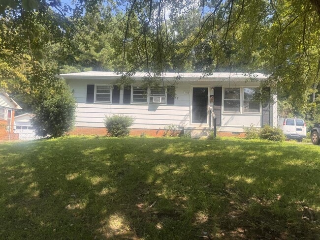 Primary Photo - 1416 E Sedgefield Dr