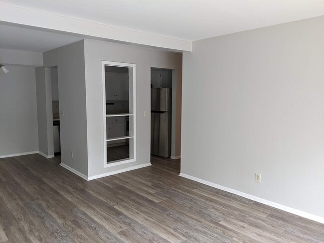 Building Photo - 734 W Kilgore Rd