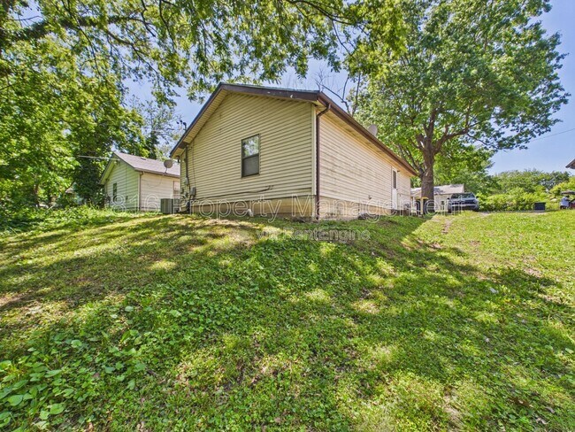 Building Photo - 7115 Bales Ave