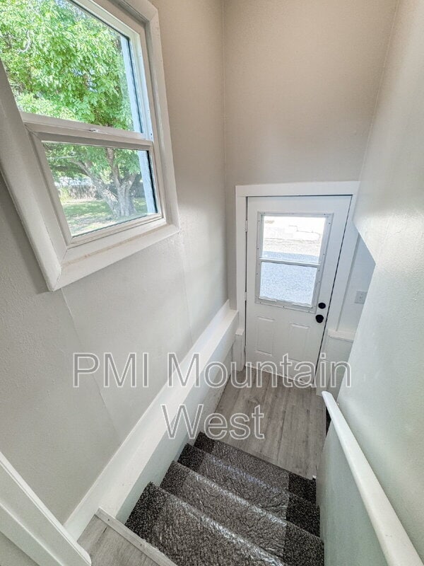 Building Photo - 524 8th St