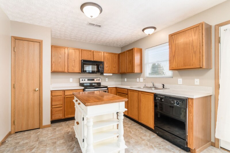 Building Photo - 135 Saratoga St