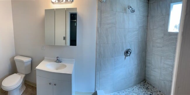 Building Photo - Very Nice 3 Bedroom House On South Hill #1555