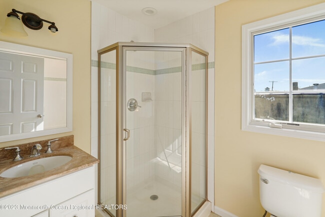 Building Photo - 111 Main St