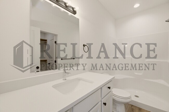 Building Photo - 5238 N Pinecrest Ct