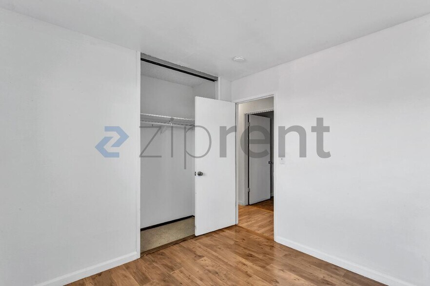 Building Photo - Unit